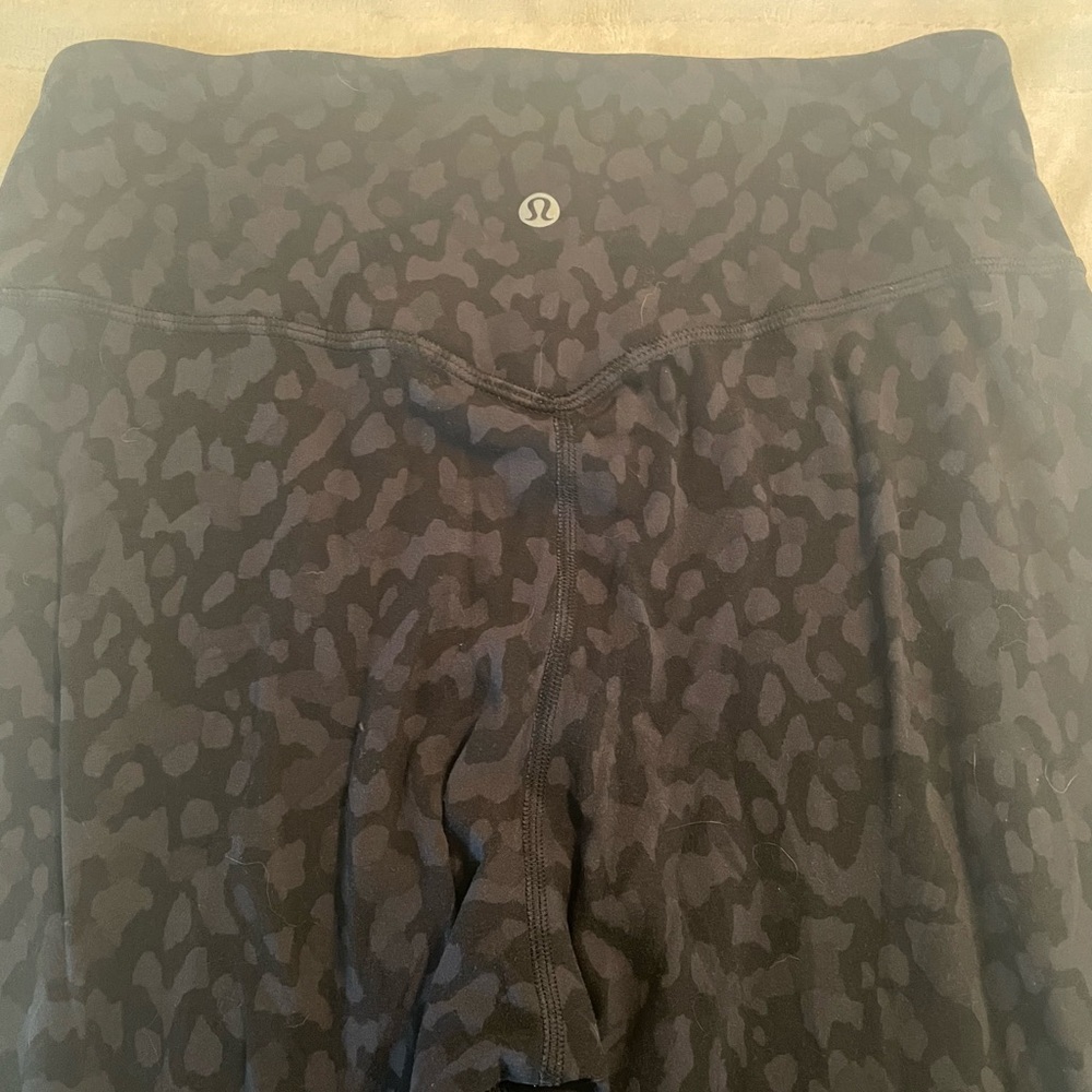 Lululemon black/charcoal leopard print, super soft joggers. Size 6, like new,